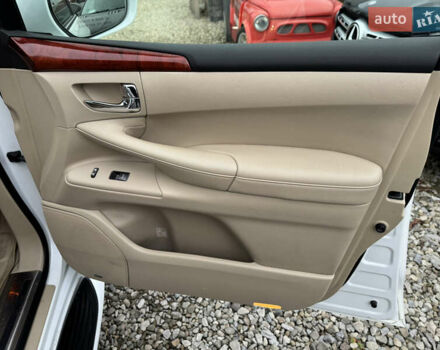 Бежевый Лексус ЛХ, объемом двигателя 5.7 л и пробегом 233 тыс. км за 26500 $, фото 25 на Automoto.ua