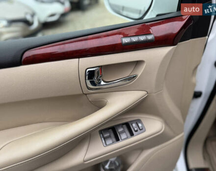 Бежевый Лексус ЛХ, объемом двигателя 5.7 л и пробегом 233 тыс. км за 26500 $, фото 15 на Automoto.ua