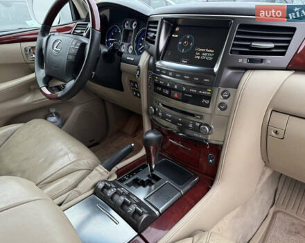 Бежевый Лексус ЛХ, объемом двигателя 5.7 л и пробегом 233 тыс. км за 26500 $, фото 30 на Automoto.ua