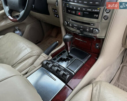 Бежевый Лексус ЛХ, объемом двигателя 5.7 л и пробегом 233 тыс. км за 26500 $, фото 31 на Automoto.ua