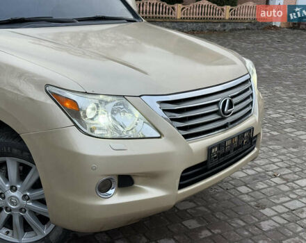 Бежевый Лексус ЛХ, объемом двигателя 5.66 л и пробегом 205 тыс. км за 18999 $, фото 4 на Automoto.ua
