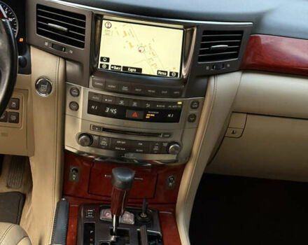 Бежевый Лексус ЛХ, объемом двигателя 5.66 л и пробегом 205 тыс. км за 18999 $, фото 17 на Automoto.ua