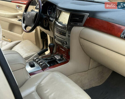Бежевый Лексус ЛХ, объемом двигателя 5.66 л и пробегом 205 тыс. км за 18999 $, фото 20 на Automoto.ua