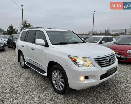 Бежевый Лексус ЛХ, объемом двигателя 5.7 л и пробегом 233 тыс. км за 26500 $, фото 1 на Automoto.ua
