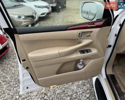 Бежевый Лексус ЛХ, объемом двигателя 5.7 л и пробегом 233 тыс. км за 26500 $, фото 14 на Automoto.ua