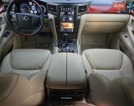 Бежевый Лексус ЛХ, объемом двигателя 5.66 л и пробегом 220 тыс. км за 25500 $, фото 7 на Automoto.ua