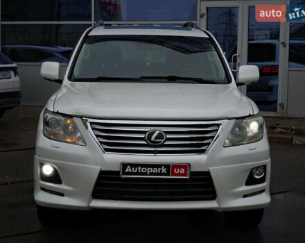 Бежевый Лексус ЛХ, объемом двигателя 5.7 л и пробегом 270 тыс. км за 29890 $, фото 1 на Automoto.ua