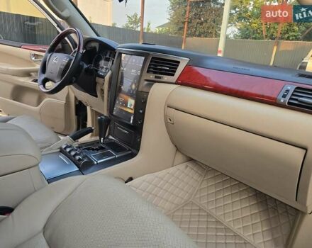 Бежевый Лексус ЛХ, объемом двигателя 5.66 л и пробегом 220 тыс. км за 25500 $, фото 17 на Automoto.ua