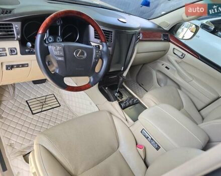 Бежевый Лексус ЛХ, объемом двигателя 5.66 л и пробегом 220 тыс. км за 25500 $, фото 8 на Automoto.ua