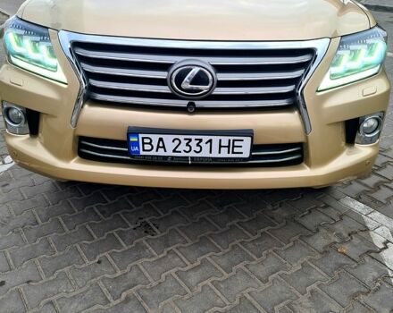Бежевый Лексус ЛХ, объемом двигателя 5.7 л и пробегом 238 тыс. км за 21500 $, фото 1 на Automoto.ua