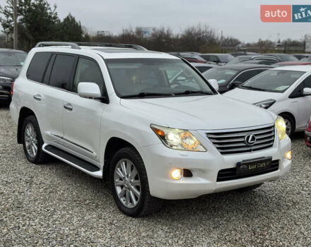 Бежевый Лексус ЛХ, объемом двигателя 5.7 л и пробегом 233 тыс. км за 26500 $, фото 1 на Automoto.ua
