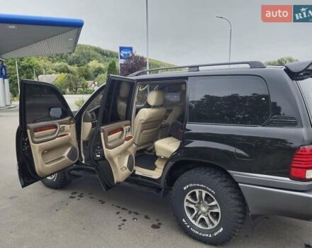 Черный Лексус ЛХ, объемом двигателя 4.7 л и пробегом 415 тыс. км за 16000 $, фото 1 на Automoto.ua