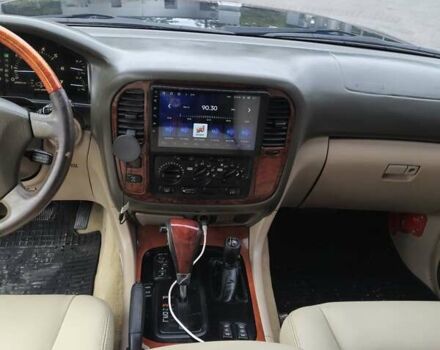 Черный Лексус ЛХ, объемом двигателя 4.7 л и пробегом 415 тыс. км за 16000 $, фото 19 на Automoto.ua