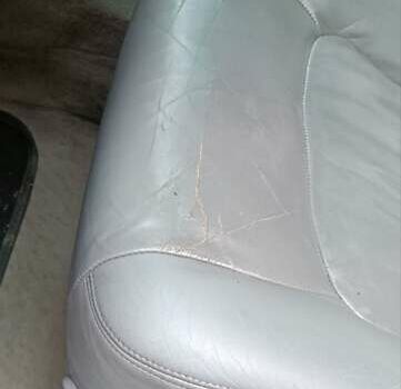 Черный Лексус ЛХ, объемом двигателя 4.7 л и пробегом 440 тыс. км за 10500 $, фото 4 на Automoto.ua