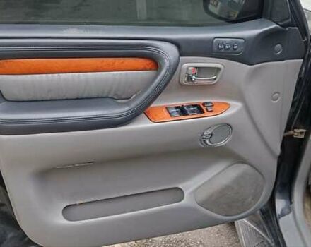 Черный Лексус ЛХ, объемом двигателя 4.7 л и пробегом 440 тыс. км за 10500 $, фото 6 на Automoto.ua