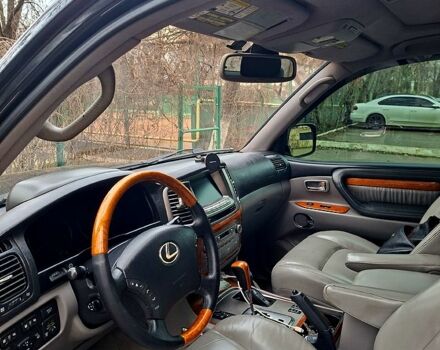 Черный Лексус ЛХ, объемом двигателя 4.7 л и пробегом 300 тыс. км за 12000 $, фото 9 на Automoto.ua