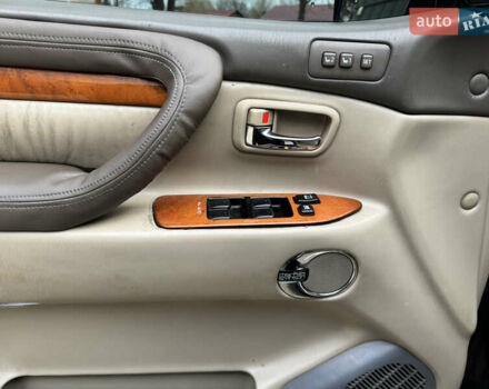 Черный Лексус ЛХ, объемом двигателя 4.7 л и пробегом 300 тыс. км за 14900 $, фото 13 на Automoto.ua