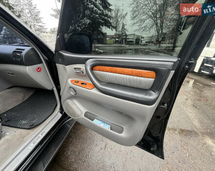 Черный Лексус ЛХ, объемом двигателя 4.6 л и пробегом 300 тыс. км за 13777 $, фото 33 на Automoto.ua