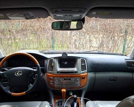 Черный Лексус ЛХ, объемом двигателя 4.7 л и пробегом 300 тыс. км за 12000 $, фото 6 на Automoto.ua