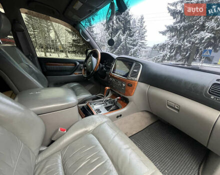 Черный Лексус ЛХ, объемом двигателя 4.6 л и пробегом 300 тыс. км за 13777 $, фото 35 на Automoto.ua