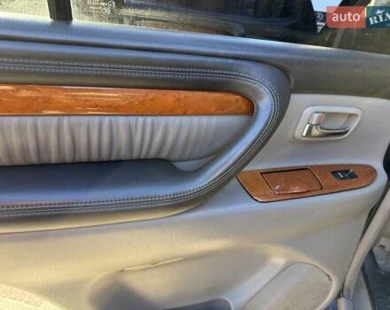 Черный Лексус ЛХ, объемом двигателя 4.66 л и пробегом 292 тыс. км за 12800 $, фото 10 на Automoto.ua