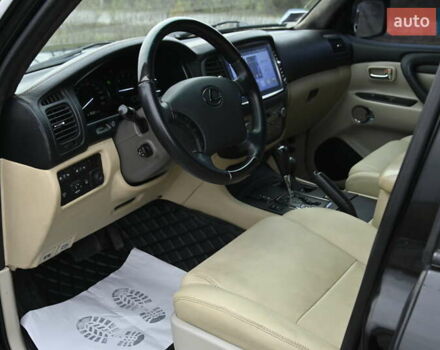 Черный Лексус ЛХ, объемом двигателя 4.66 л и пробегом 258 тыс. км за 16500 $, фото 19 на Automoto.ua