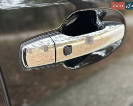 Черный Лексус ЛХ, объемом двигателя 5.7 л и пробегом 325 тыс. км за 23900 $, фото 27 на Automoto.ua