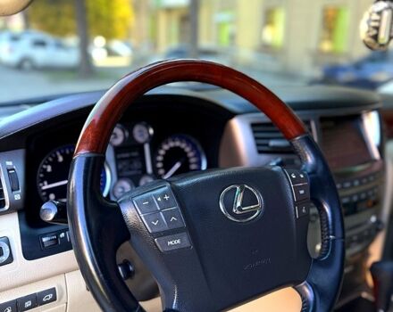Черный Лексус ЛХ, объемом двигателя 5.7 л и пробегом 250 тыс. км за 24000 $, фото 10 на Automoto.ua
