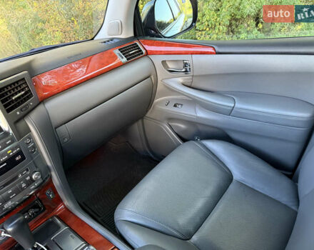 Черный Лексус ЛХ, объемом двигателя 5.7 л и пробегом 297 тыс. км за 26500 $, фото 15 на Automoto.ua