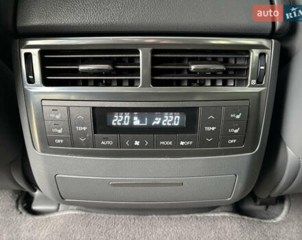 Черный Лексус ЛХ, объемом двигателя 5.7 л и пробегом 325 тыс. км за 23900 $, фото 19 на Automoto.ua