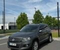Черный Лексус ЛХ, объемом двигателя 5.66 л и пробегом 210 тыс. км за 23500 $, фото 1 на Automoto.ua