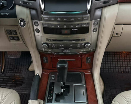 Черный Лексус ЛХ, объемом двигателя 5.66 л и пробегом 263 тыс. км за 19999 $, фото 31 на Automoto.ua