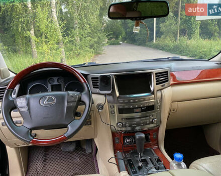 Черный Лексус ЛХ, объемом двигателя 5.7 л и пробегом 407 тыс. км за 20450 $, фото 13 на Automoto.ua