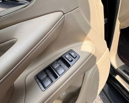 Черный Лексус ЛХ, объемом двигателя 5.66 л и пробегом 198 тыс. км за 27500 $, фото 3 на Automoto.ua