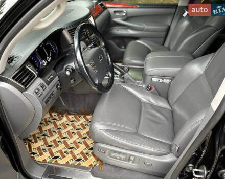 Черный Лексус ЛХ, объемом двигателя 5.7 л и пробегом 325 тыс. км за 23900 $, фото 7 на Automoto.ua