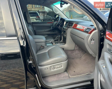 Черный Лексус ЛХ, объемом двигателя 5.7 л и пробегом 110 тыс. км за 33600 $, фото 11 на Automoto.ua