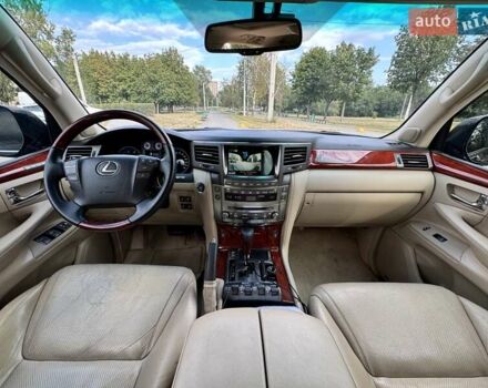 Черный Лексус ЛХ, объемом двигателя 5.66 л и пробегом 300 тыс. км за 23999 $, фото 10 на Automoto.ua