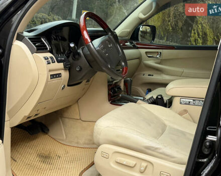 Черный Лексус ЛХ, объемом двигателя 5.66 л и пробегом 300 тыс. км за 23200 $, фото 10 на Automoto.ua