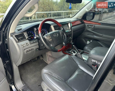 Черный Лексус ЛХ, объемом двигателя 5.66 л и пробегом 344 тыс. км за 22000 $, фото 15 на Automoto.ua
