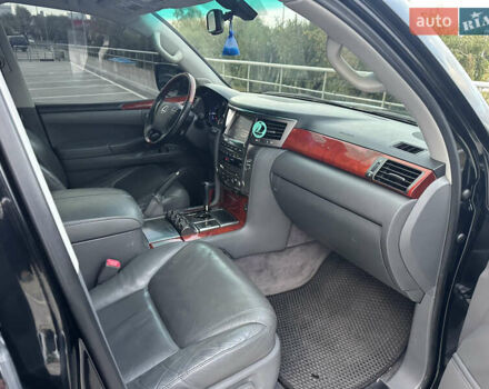 Черный Лексус ЛХ, объемом двигателя 5.66 л и пробегом 344 тыс. км за 22000 $, фото 27 на Automoto.ua