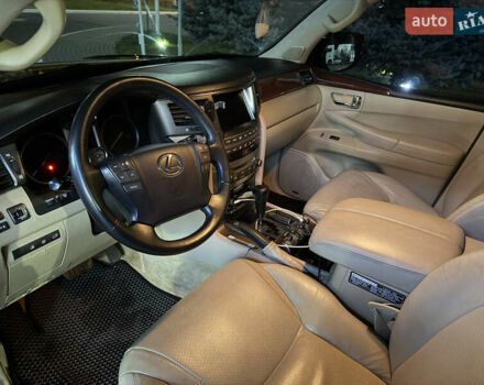 Черный Лексус ЛХ, объемом двигателя 5.7 л и пробегом 267 тыс. км за 23800 $, фото 19 на Automoto.ua