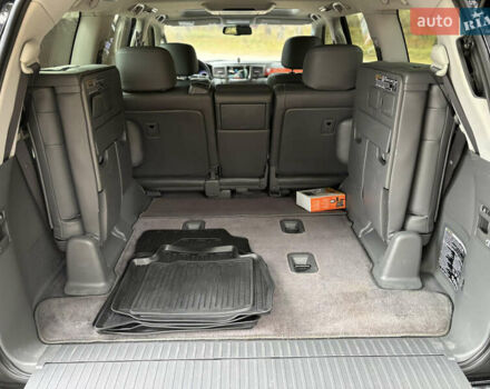 Черный Лексус ЛХ, объемом двигателя 5.7 л и пробегом 325 тыс. км за 23900 $, фото 22 на Automoto.ua