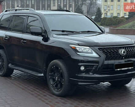 Черный Лексус ЛХ, объемом двигателя 5.66 л и пробегом 263 тыс. км за 19999 $, фото 4 на Automoto.ua