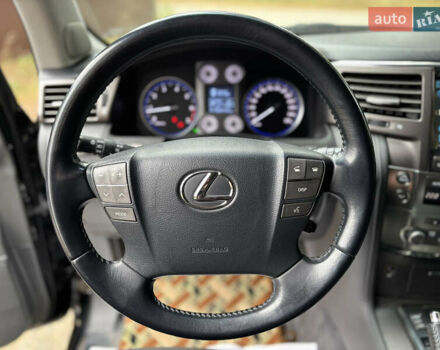 Черный Лексус ЛХ, объемом двигателя 5.7 л и пробегом 325 тыс. км за 23900 $, фото 10 на Automoto.ua