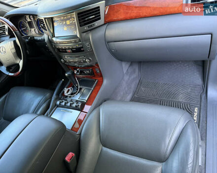 Черный Лексус ЛХ, объемом двигателя 5.7 л и пробегом 297 тыс. км за 26500 $, фото 19 на Automoto.ua