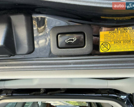 Черный Лексус ЛХ, объемом двигателя 5.7 л и пробегом 297 тыс. км за 26500 $, фото 18 на Automoto.ua