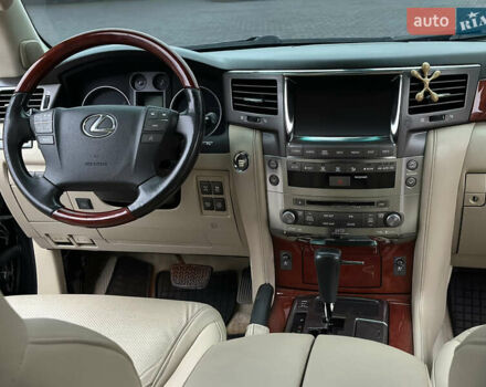 Черный Лексус ЛХ, объемом двигателя 5.66 л и пробегом 263 тыс. км за 19999 $, фото 29 на Automoto.ua