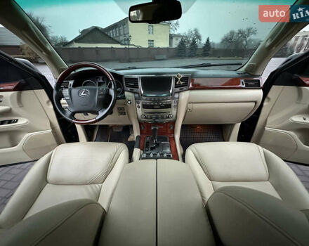 Черный Лексус ЛХ, объемом двигателя 5.66 л и пробегом 263 тыс. км за 19999 $, фото 28 на Automoto.ua