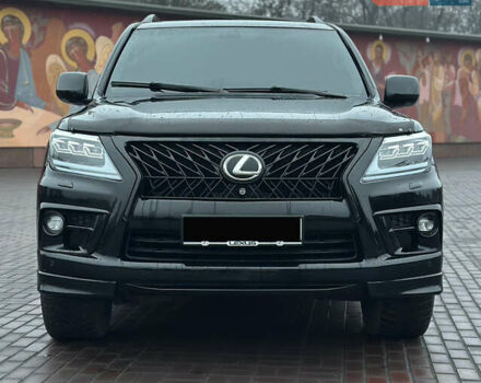 Черный Лексус ЛХ, объемом двигателя 5.66 л и пробегом 263 тыс. км за 19999 $, фото 2 на Automoto.ua