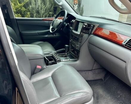 Черный Лексус ЛХ, объемом двигателя 5.7 л и пробегом 116 тыс. км за 32000 $, фото 11 на Automoto.ua